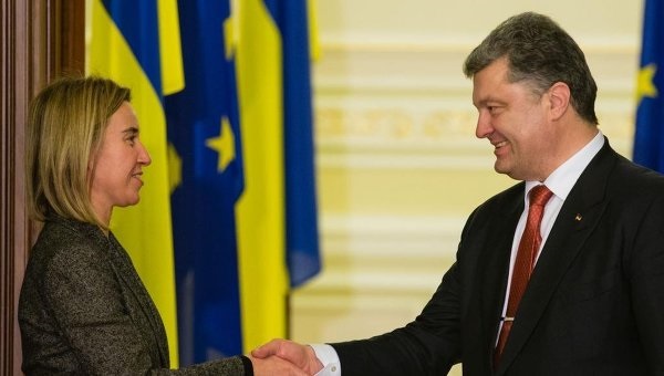 Могерини пообещала Порошенко не отменять санкции против России