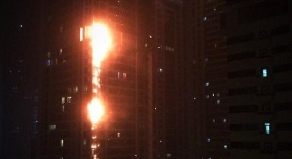 Пожар в одном из высочайших небоскребов в мире (ВИДЕО)