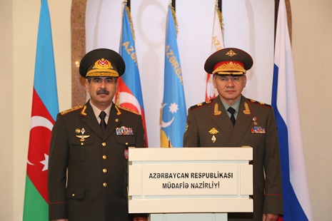Министры обороны Азербайджана и России встретились один на один 
