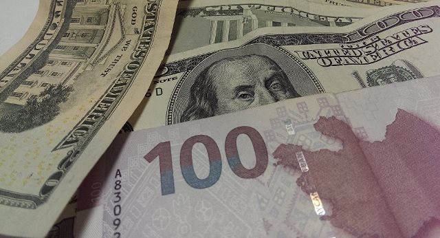 Назван среднегодовой курс маната к доллару и евро до 2019 года