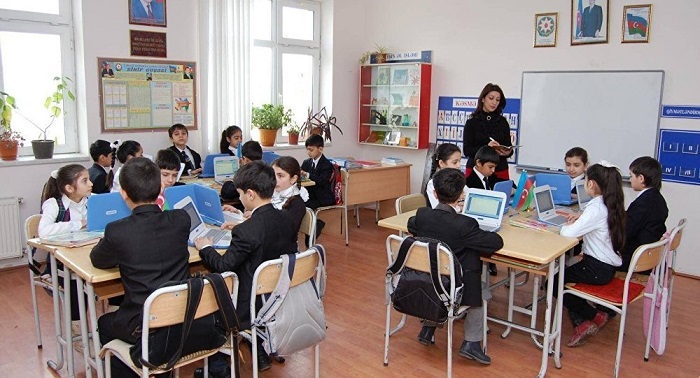 В Азербайджане повысят запрлату 45 тысячам учителей