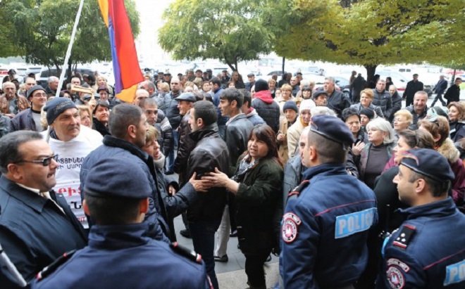 В Ереване вновь протестуют - ВИДЕО