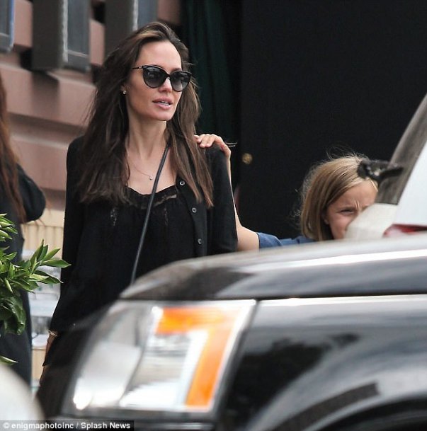 Анджелина Джоли с дочкой Вивьен «засветилась» в Лос-Анджелесе