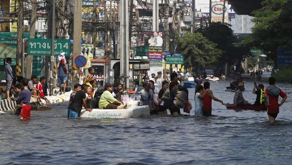 Число жертв наводнения в Таиланде выросло до 90 человек