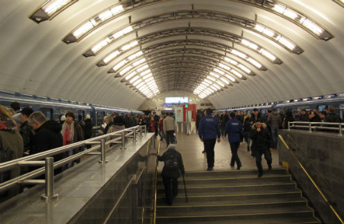 Метро Петербурга частично возобновило работу