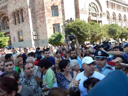 В Ереване проходит акция протеста ПРЯМАЯ ТРАНСЛЯЦИЯ