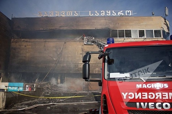 В результате пожара в т/ц в Тбилиси около 100 азербайджанцев понесли убыток - ФОТО
