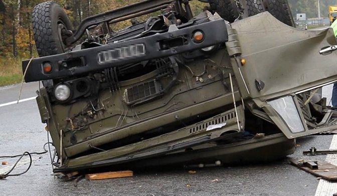 Военный грузовик врезался в дом на юге Кыргызстана: 28 пострадавших 