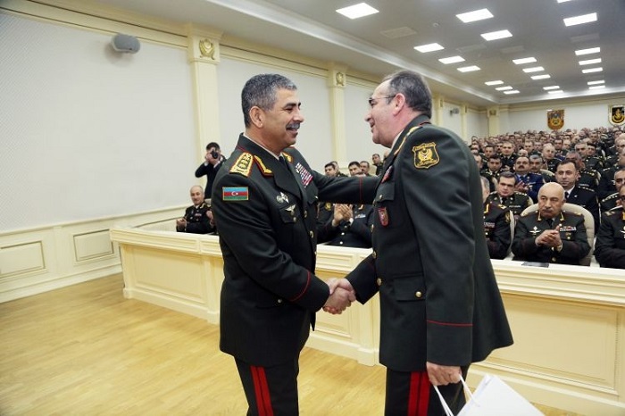В Азербайджане группа высокопоставленных военных отправлена в отставку и в запас