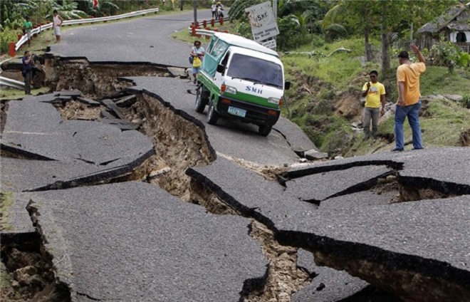 Сильное землетрясение на Филиппинах, объявлена угроза цунами