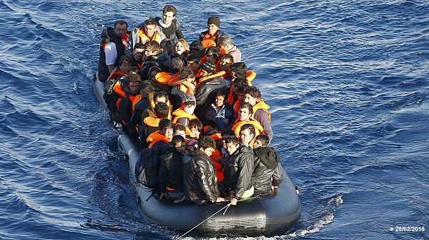 Европа пытается спасать беженцев организованно - euronews