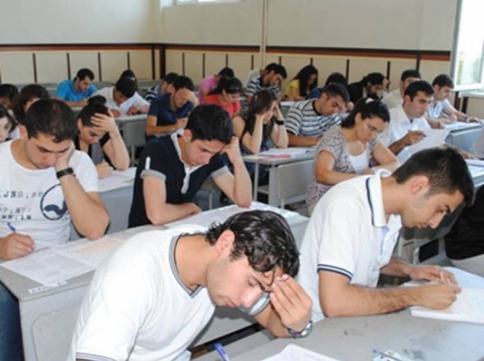 В Баку, Сумгаите, Абшероне и Нахчыване проходят выпускные экзамены