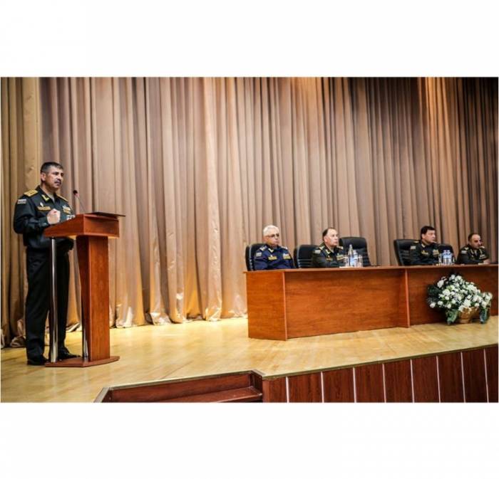 Закир Гасанов встретился с молодыми офицерами (ФОТО)