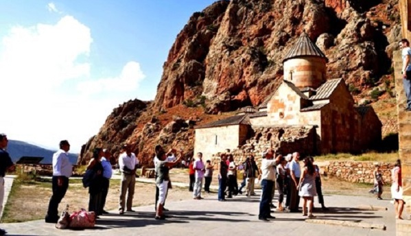Армения вдвое сократила господдержку туризма