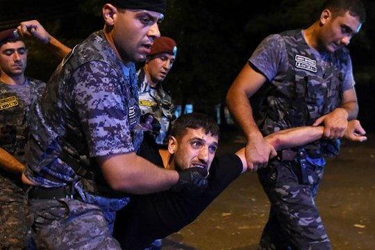 `В Армении примененное в отношении демонстрантов насилие остается безнаказанным` - Human Rights Watch