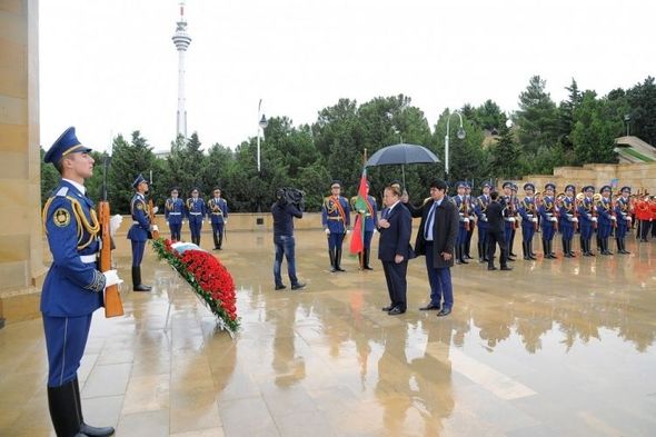 Премьер-министр Пакистана посетил могилу Гейдара Алиева - ФОТО