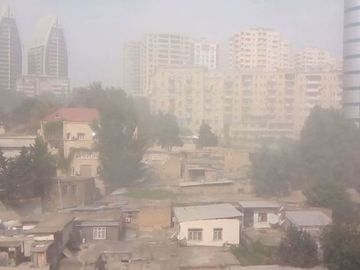 В связи с пыльным туманом в Баку вырос уровень загрязнения (ОБНОВЛЕНО)