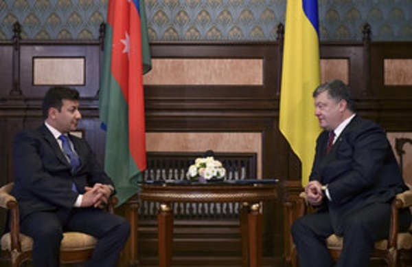 Порошенко: Украина поддерживает территориальную целостность Азербайджана