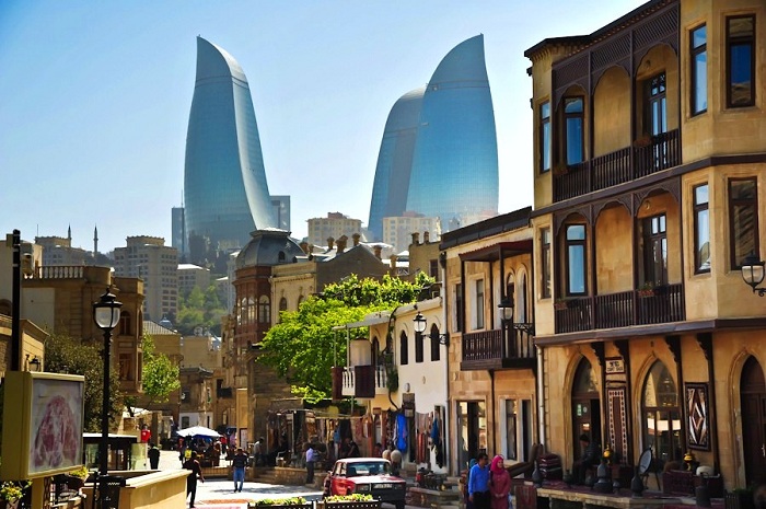 Баку встретил человека с армянской фамилией как дорогого гостя