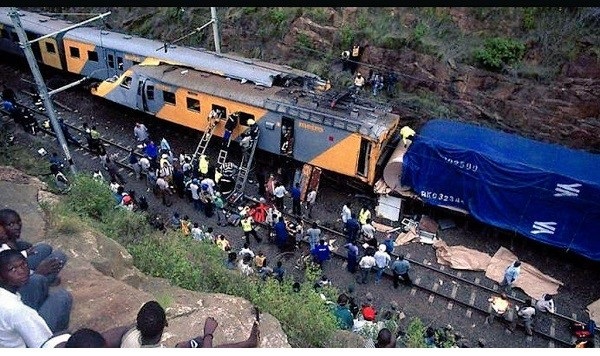 В ЮАР столкнулись два поезда, не менее 100 пострадавших