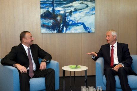Алиев и Ягланд говорили о демократии
