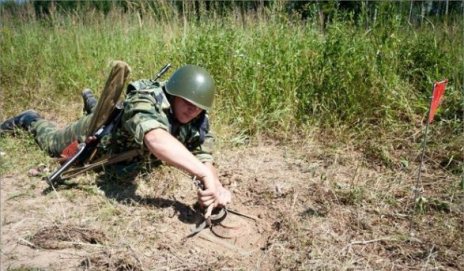 Российские войска в Армении устанавливают минные поля
