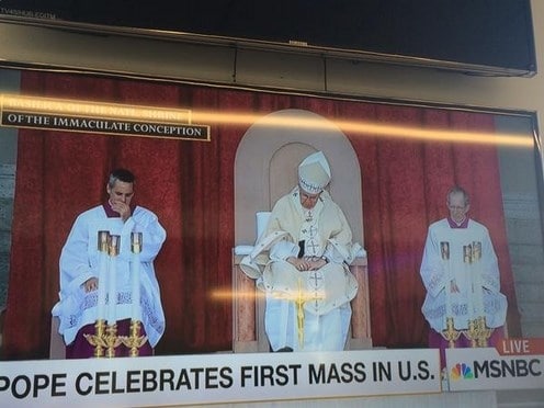 Папа Римский уснул на мессе в США - ФОТО