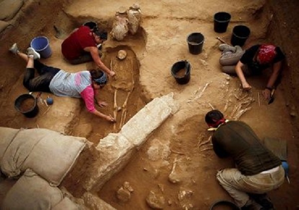 Археологи обнаружили в Ашкелоне кладбище `народов моря` - ФОТО