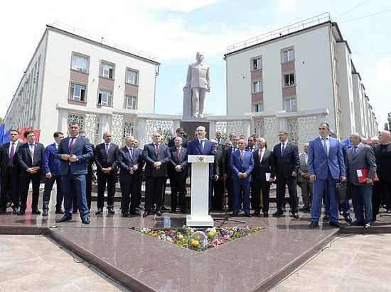 В Махачкале открыли мемориал Азизу Алиеву