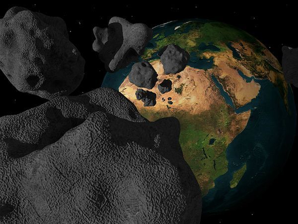 NASA: Огромный астероид пролетит мимо Земли
