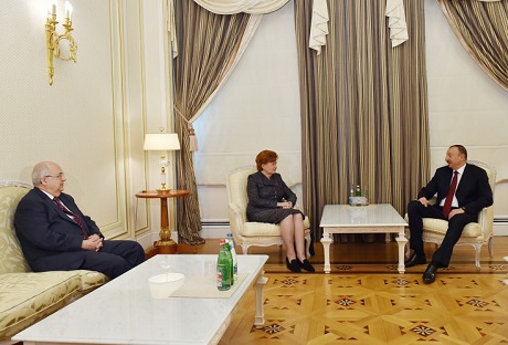 Ильхам Алиев принял экс-президента Латвии и директора Александрийской Библиотеки