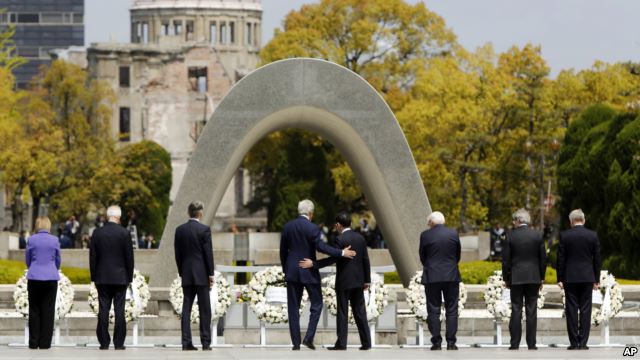 Керри посетил парк мира в Хиросиме