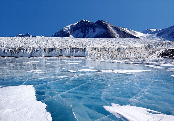 В Антарктиде обнаружена трещина длиной 112 км 