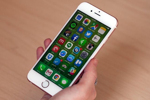 Apple бесплатно заменит неисправные аккумуляторы iphone 6S