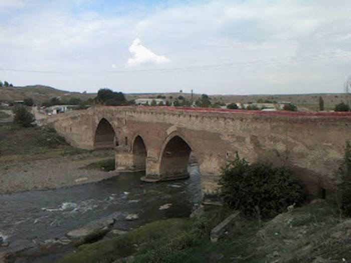 Грузия и Азербайджан улучшат работу пропускного пункта "Красный мост"