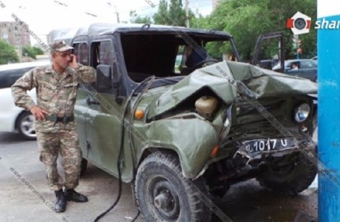 Армянские военнослужащие попали в ДТП