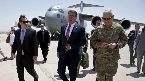 Министр обороны США нанес неожиданный визит в Ирак