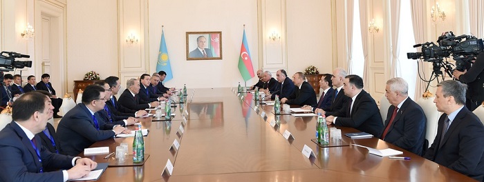 Азербайджан и Казахстан подписали пакет двусторонних документов