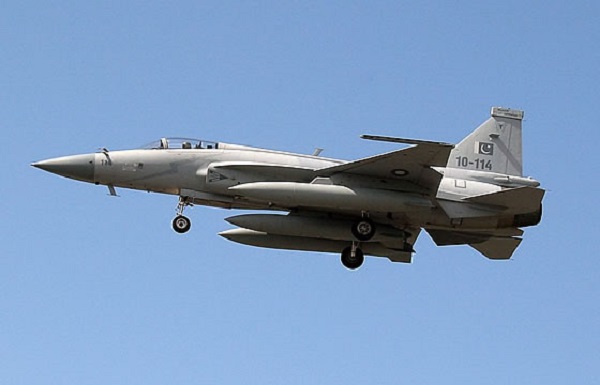На северо-западе Пакистана разбился военный самолет