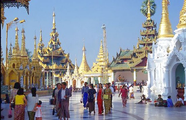 Голосование на исторических выборах в Мьянме завершилось