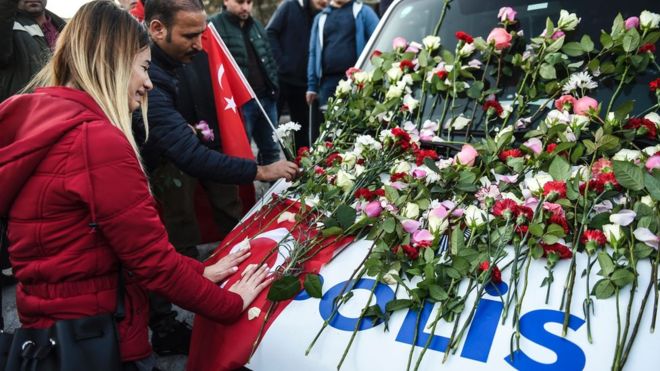 Турция скорбит по жертвам чудовищного теракта – ФОТО 