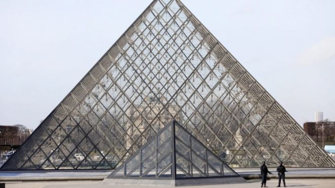 Власти Франции: Участник инцидента у Лувра - молодой египтянин