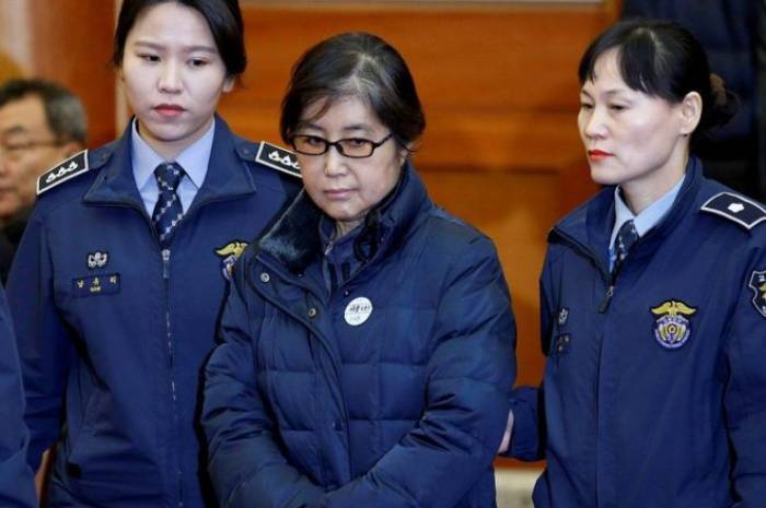 Подругу экс-президента Южной Кореи осудили на три года