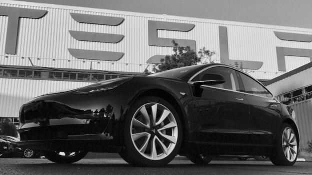 Илон Маск опубликовал фото нового электромобиля