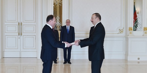 Президент Азербайджана принял верительные грамоты новоназначенного посла Молдовы