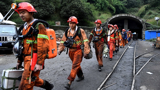 Обвал на шахте в Китае: пострадали семь человек 
