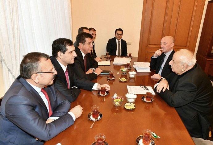 Министр экономики Турции встретился с Абидом Шарифовым
