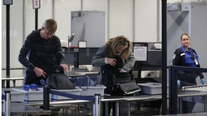 В аэропорту Лос-Анджелеса не заметили пистолет в сумке пассажирки