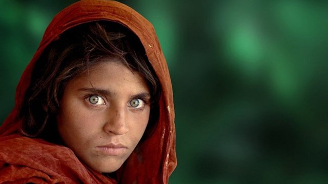 Пакистан депортирует афганку с обложки National Geographic