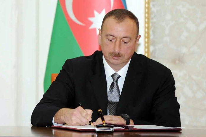 Президент Азербайджана поздравил ирландского коллегу